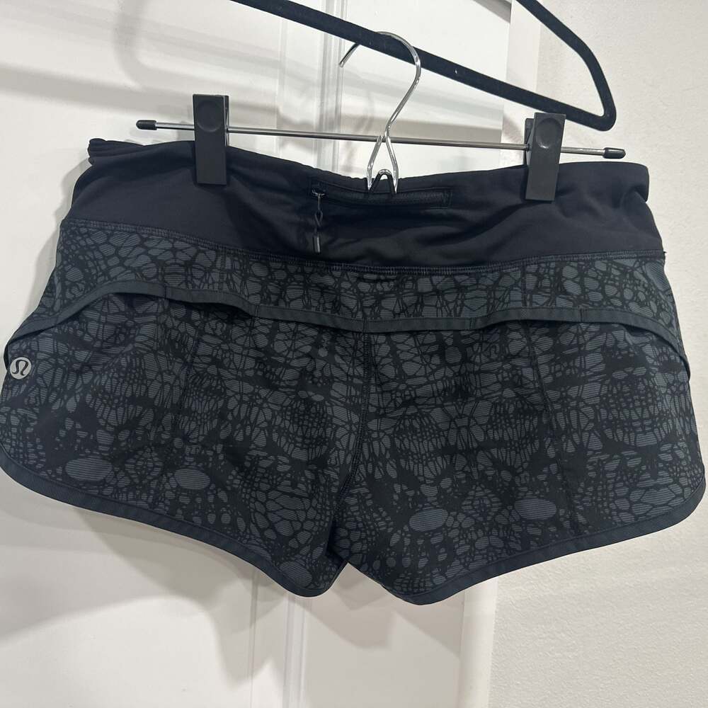 Lululemon Speed Up Shorts Petal Camo Deep Coal Black Reflective. Size 6